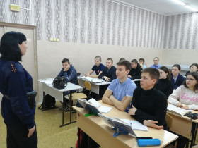 Встреча с инспектором ПДН 21 января в Свободинской средней общеобразовательной школе состоялась встреча инспектора ПДН Власовой Ю. Е..