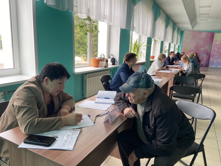 «Правомобиль» в действии: Курский Росреестр консультирует жителей Советского района. «Правомобиль» в действии: Курский Росреестр консультирует жителей Советского района.